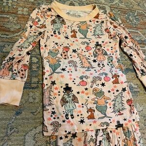 Artful Grinch 4T Pajama Set - peach, pink tangerine, sage green- EUC